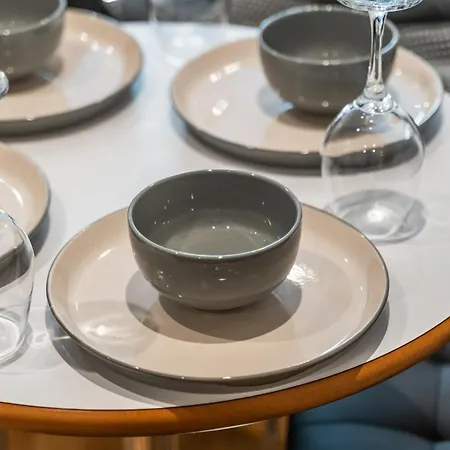 Modern Centre 2br - Sleep 8 Apartament *