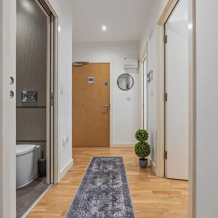 Centre 2br Modern Sleeps 8 Leeds (West Yorkshire)