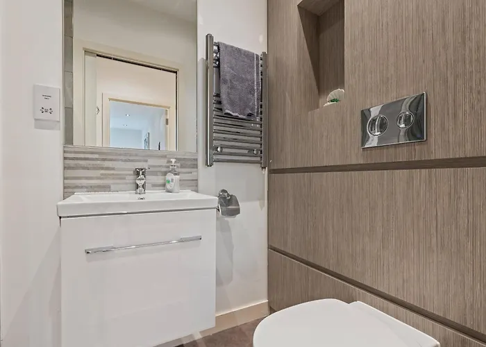 Modern Centre 2br - Sleep 8 *