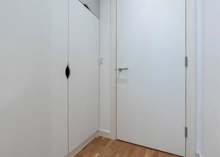 Apartament Modern Centre 2br - Sleep 8 *